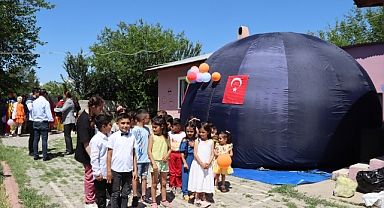 Köy çocuklarının karne hediyesi 