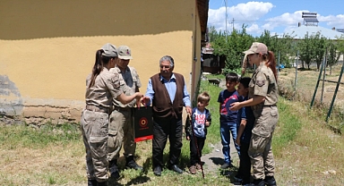 Köyün en yaşlısına jandarmadan sürpriz