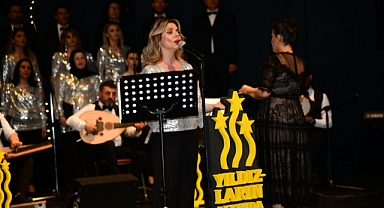 Öğretmenler Korosu'nun konseri mest etti