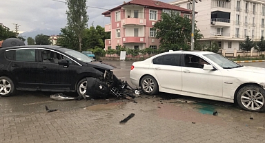Önce çarptı sonra savruldu!