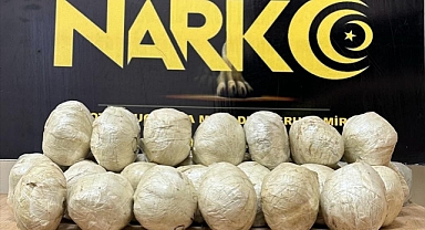 Operasyonlarda 19 kilo 348 gram esrar ele geçirildi.