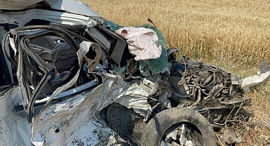 Otomobil ile cip kafa kafaya çarpıştı: 1 ölü, 5 yaralı