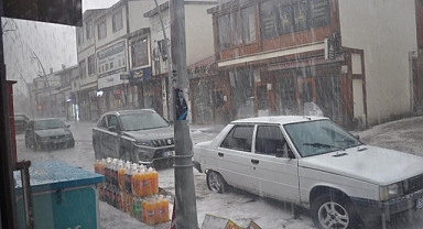 Pasinler’de dolu hayatı felç etti