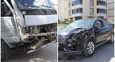 Pikap ile otomobil çarpıştı: 4 yaralı   