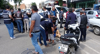 Polis aracıyla çarpıştılar, 2 çocuk hastaneye kaldırıldı