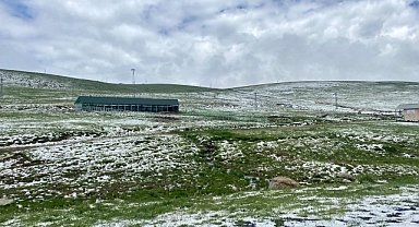 Sağanak doluya dönüştü