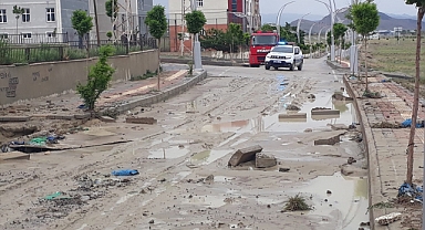 Sağanak sonrası su taşkını yaşandı