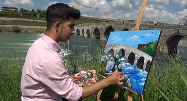 Şehrin tarihi tuvallere işleniyor