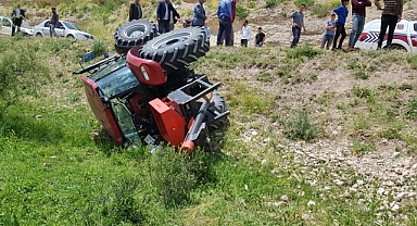 Seyir halindeyken şarampole devrildi!