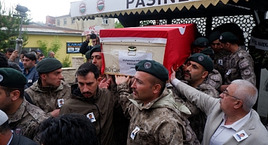 Trafik kazasında hayatını kaybeden polis memuru Erzurum'da defnedildi