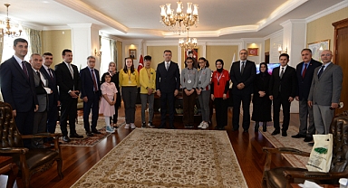 Vali Memiş TÜBİTAK şampiyonlarını kabul etti   