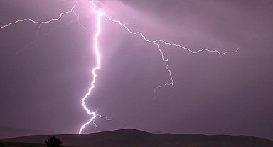 Yıldırımın isabet ettiği genç hayatını kaybetti