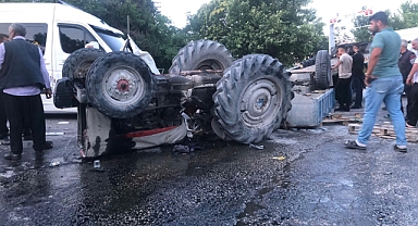 Yolcu servisi ile traktör çarpıştı: 1 ölü, 1 yaralı