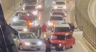 Yolu kapatıp eğlence yapmışlardı: 8 araca ceza kesildi