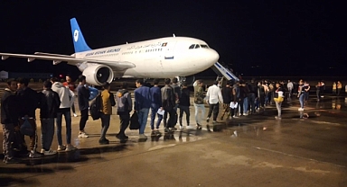 Yürüyerek geldiler, uçakla döndüler