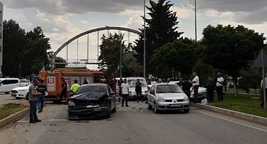 Zincirleme trafik kazasında ortalık birbirine girdi