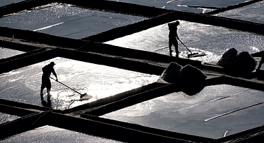 3 bin yıldır su ekip tuz üretiyorlar 