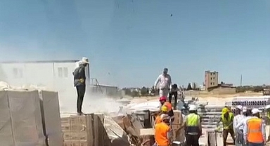 Bir anda alev aldılar