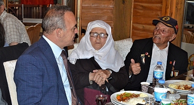 'Bu güzel ülkede gururla yaşıyoruz'