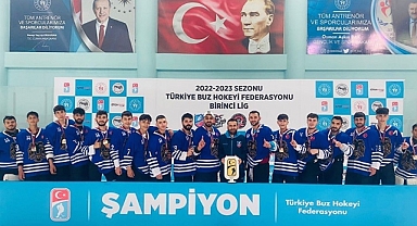 Buz Hokeyinde Erzurum Büyükşehir şampiyon