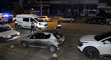 Cadde ortasında husumetlisine kurşun yağdırdı
