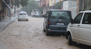 Caddeler göle döndü! Oltu sele teslim