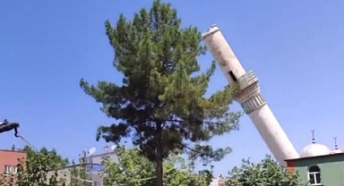 Cami minaresi işte böyle yıkıldı!