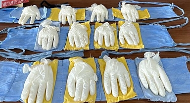 Cerrahi eldivenler içinde ele geçirildiler