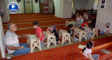 Çocuklar bu camiden kopamıyor