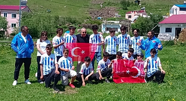 Çocukların gönlüne Şimşek çaktı
