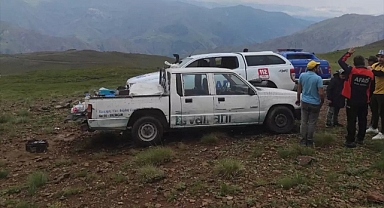 Dağlık alanda araçlarıyla mahsur kaldılar!