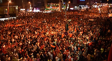 Demokrasinin kahramanları anılacak