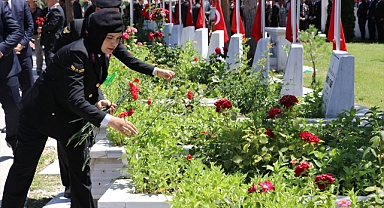 Doğu'da 15 Temmuz şehitleri mezarları başında anıldı