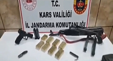 Durdurulan araçtan kalaşnikof tüfek ve tabanca çıktı