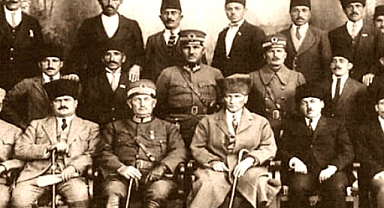 Ekmeği bölmüşler!