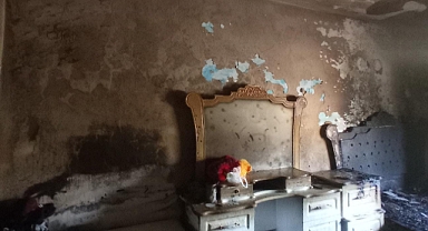 Elektrik kontağından çıkan yangında ev küle döndü   