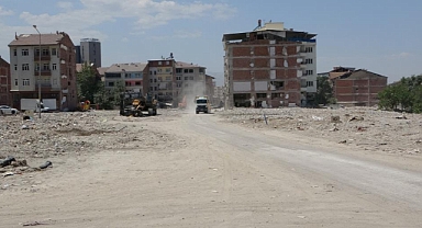 En işlek caddelerden biriydi, tarlaya döndü!