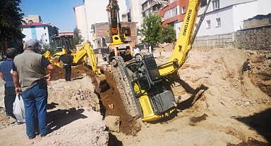 Erzurum'da korkutan kaza! Aniden devrilip ters döndü