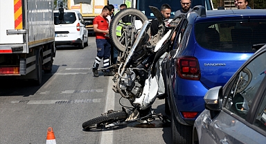Erzurum'da motosiklet sürücüsü otomobile çarptı!