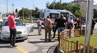 Erzurum'da otomobil ile panelvanın çarpıştığı 2 kişi yaralandı