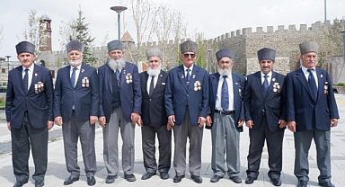 Erzurumlu gazilerden 49. yıl mesajı