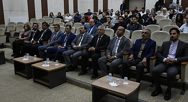 ETÜ'de Cumhuriyet Dönemi Darbeleri anlatıldı