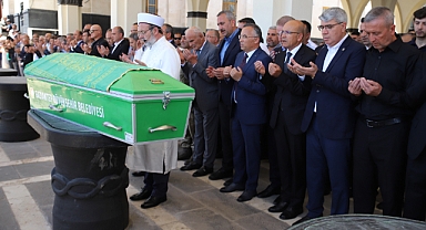 Fatma Şahin’in baba acısı... Son yolculuğuna uğurlandı