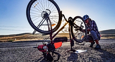 Fransa'dan Türkiye'ye 6 bin kilometre pedal çevirdiler