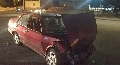 İki otomobil çarpıştı: 3 yaralı