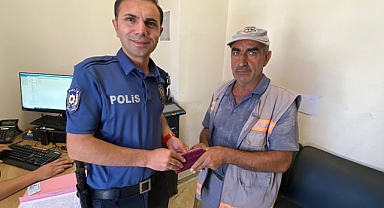 İnsanlık ölmemiş dedirtti! Para dolu cüzdanı polise teslim etti