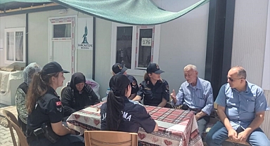 Jandarmanın kadın astsubaylarından depremzedelere destek