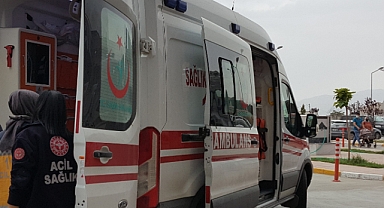 Karayolunda çalışma yapan işçiye otomobil çarptı   