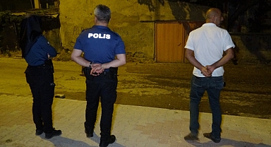 Kavgayı ayırırken pompalı tüfekle vuruldu