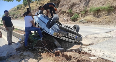 Kontrolden çıkan otomobil takla attı: 4 yaralı